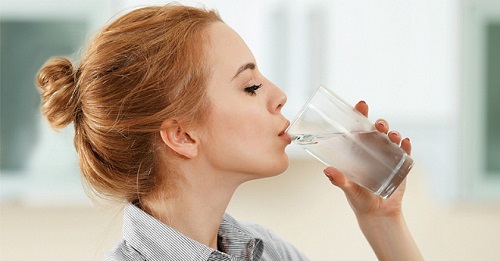 Uống nước giúp cơ thể khỏe mạnh mỗi ngày