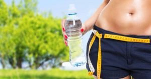 Uống nước lọc giúp giảm cân nặng