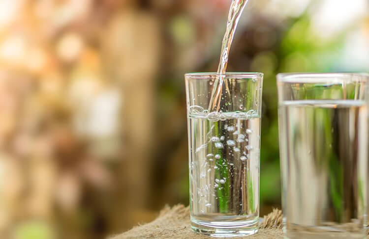 Uống nước giúp giảm lượng calo nạp vào cơ thể