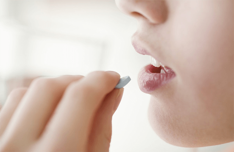 Khô môi do tác dụng phụ của thuốc