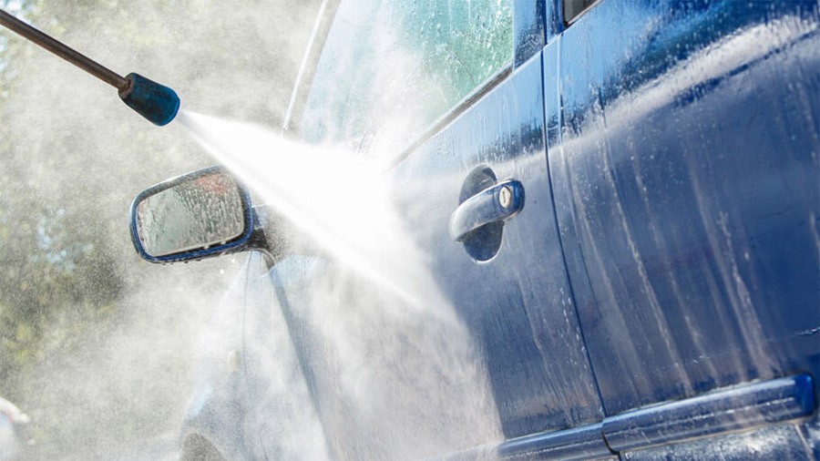 Tận dụng nước thải từ máy lọc nước để rửa xe