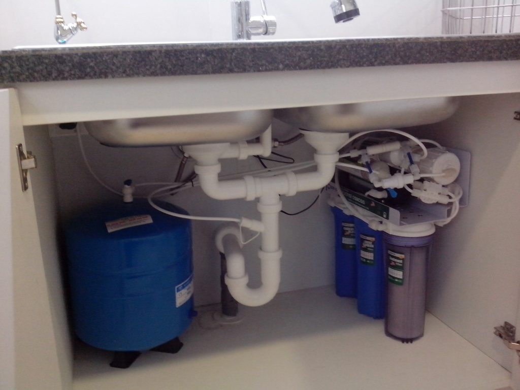 Top những máy lọc nước âm tủ bếp loại nào tốt cho người tiêu dùng
